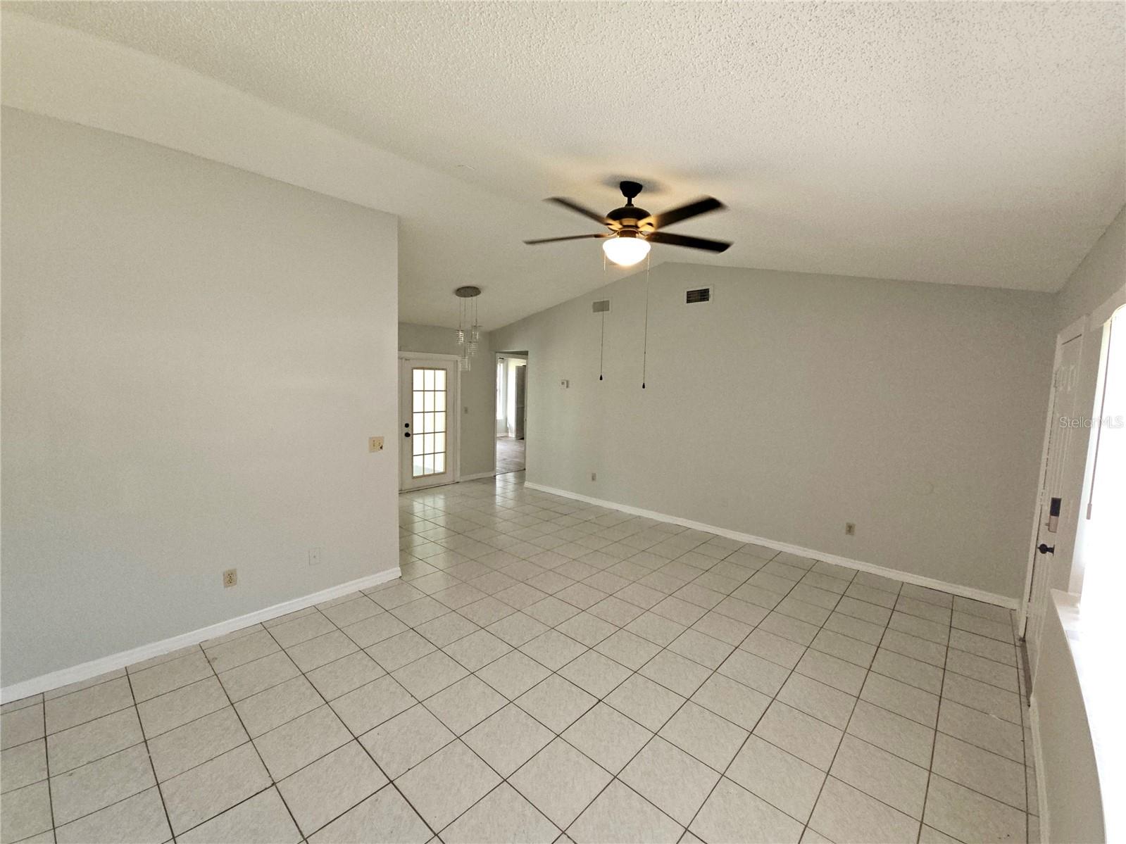 Image 4 of 17 For 690 Colchester Avenue