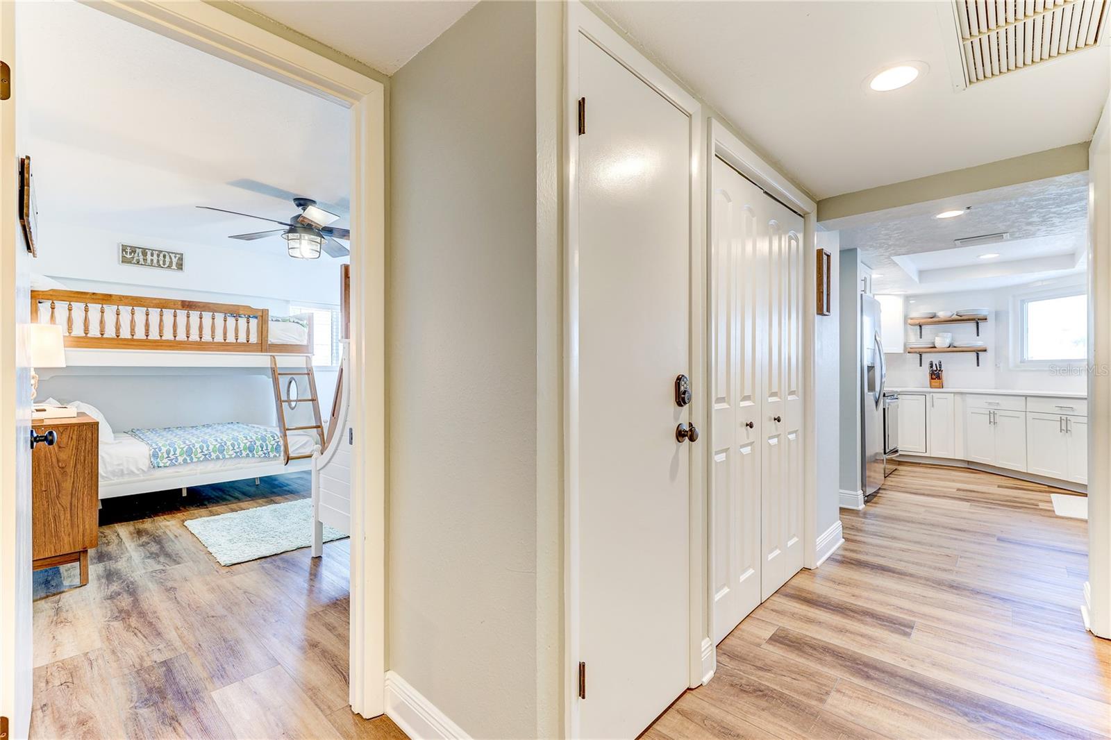 Image 22 of 89 For 16332 Gulf Boulevard 1c