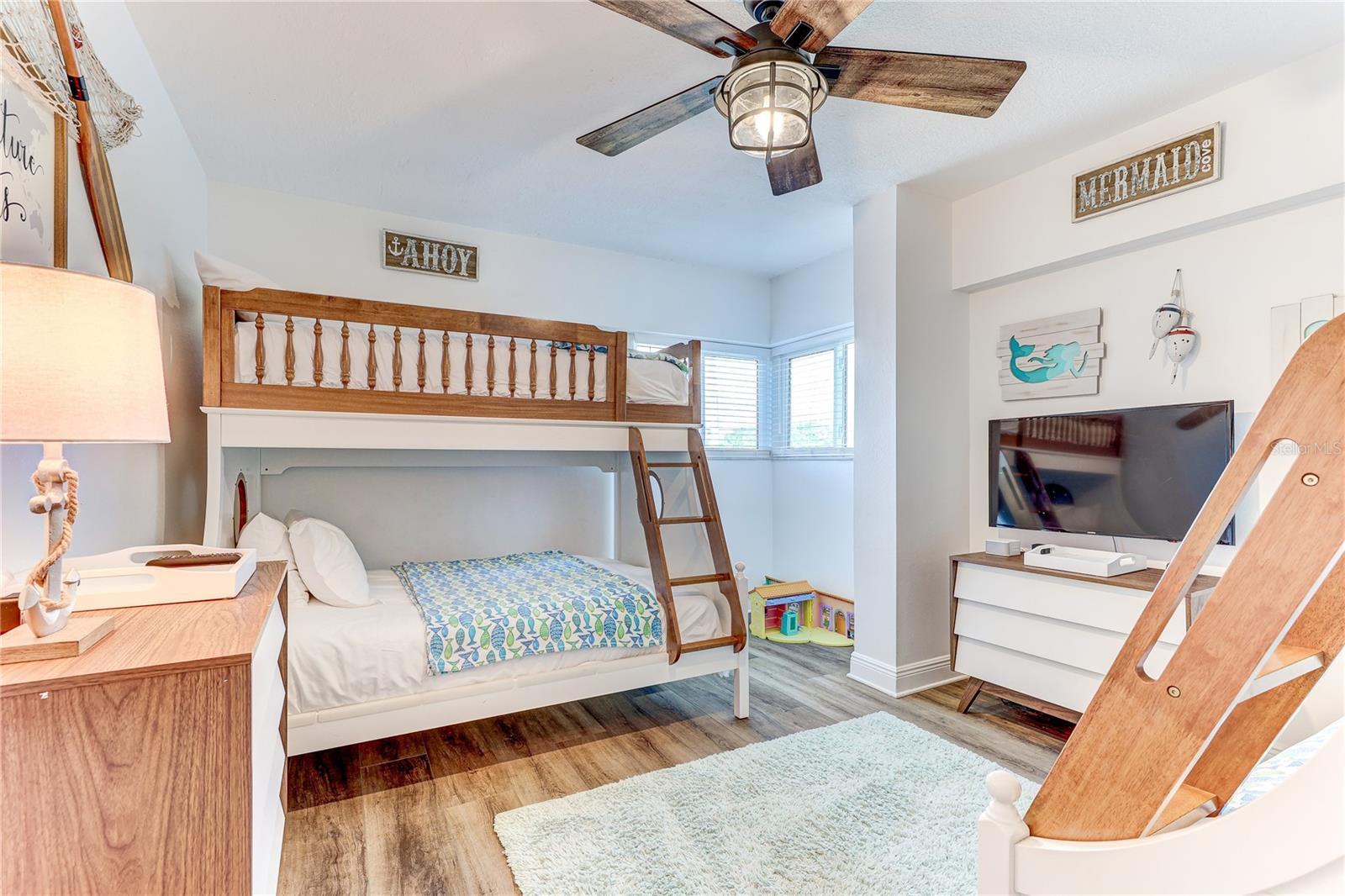 Image 24 of 89 For 16332 Gulf Boulevard 1c