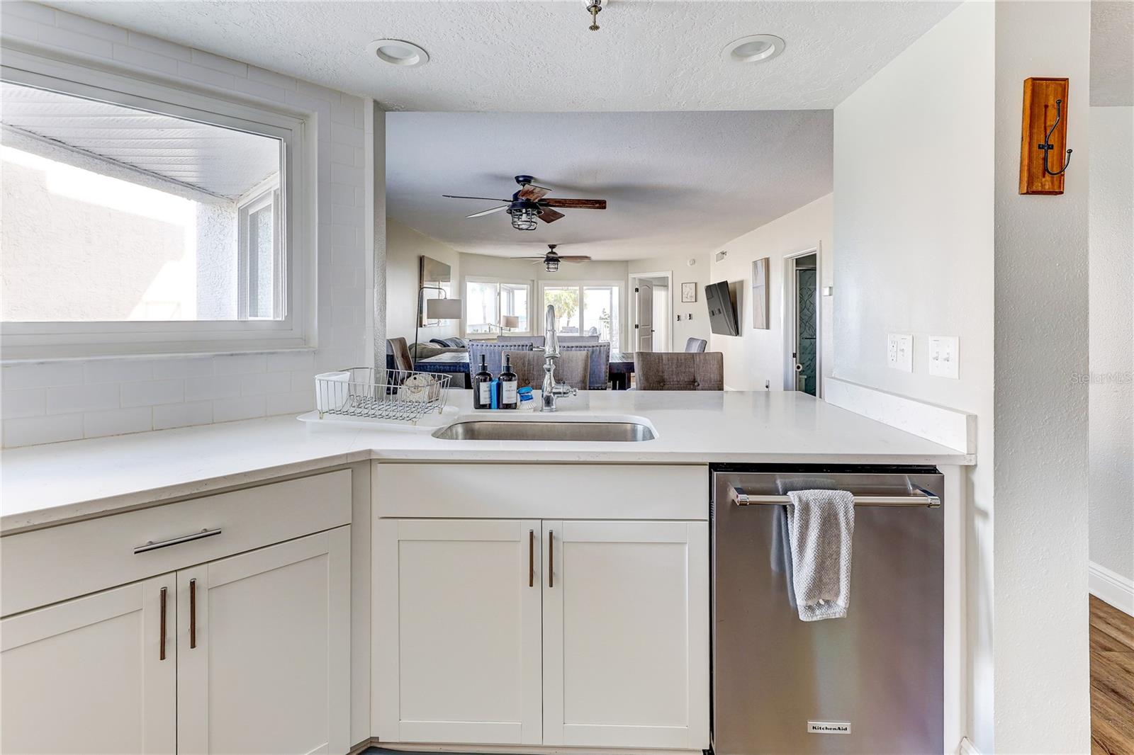 Image 42 of 89 For 16332 Gulf Boulevard 1c