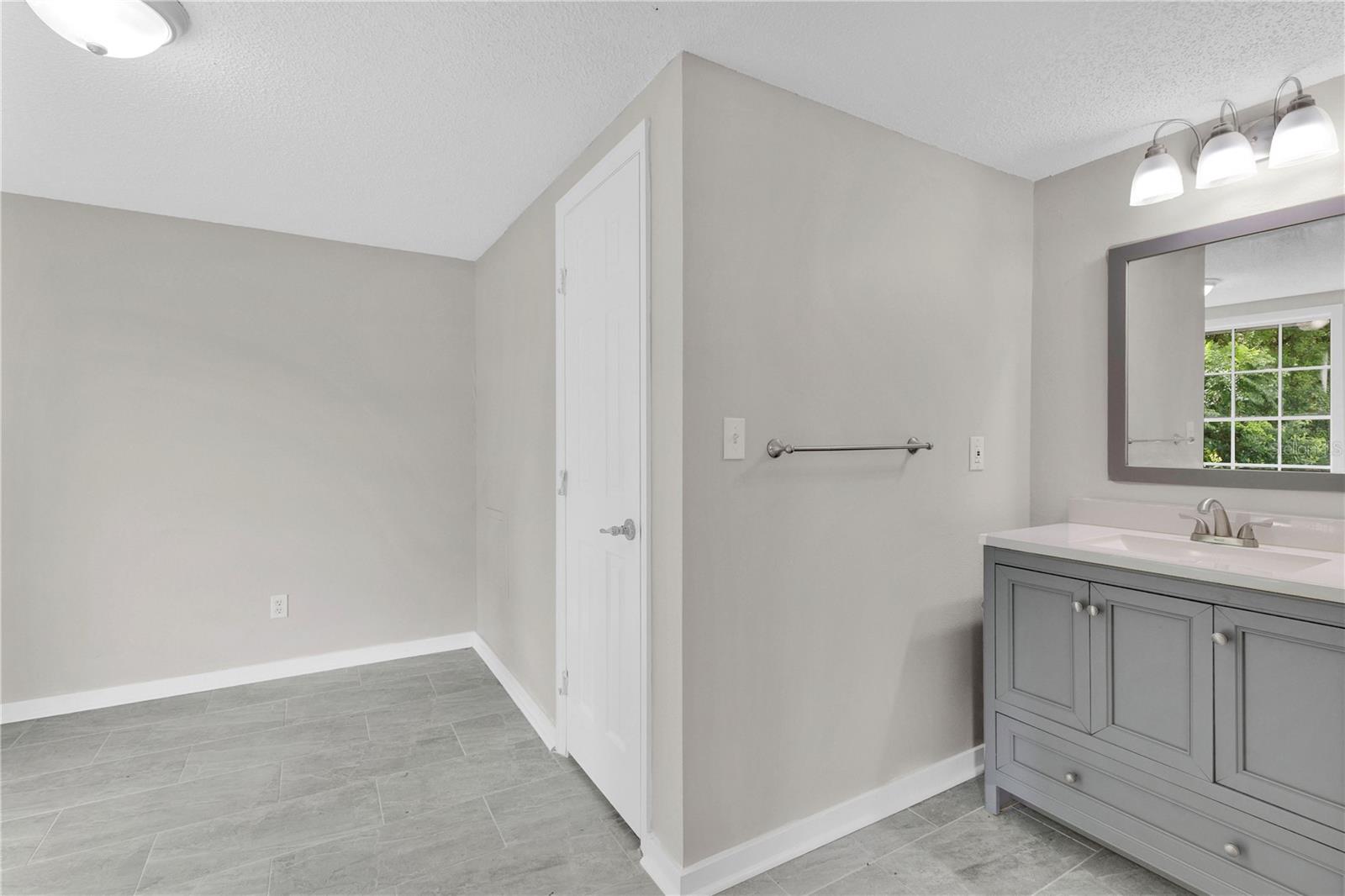 Image 10 of 19 For 4629 Harden Boulevard