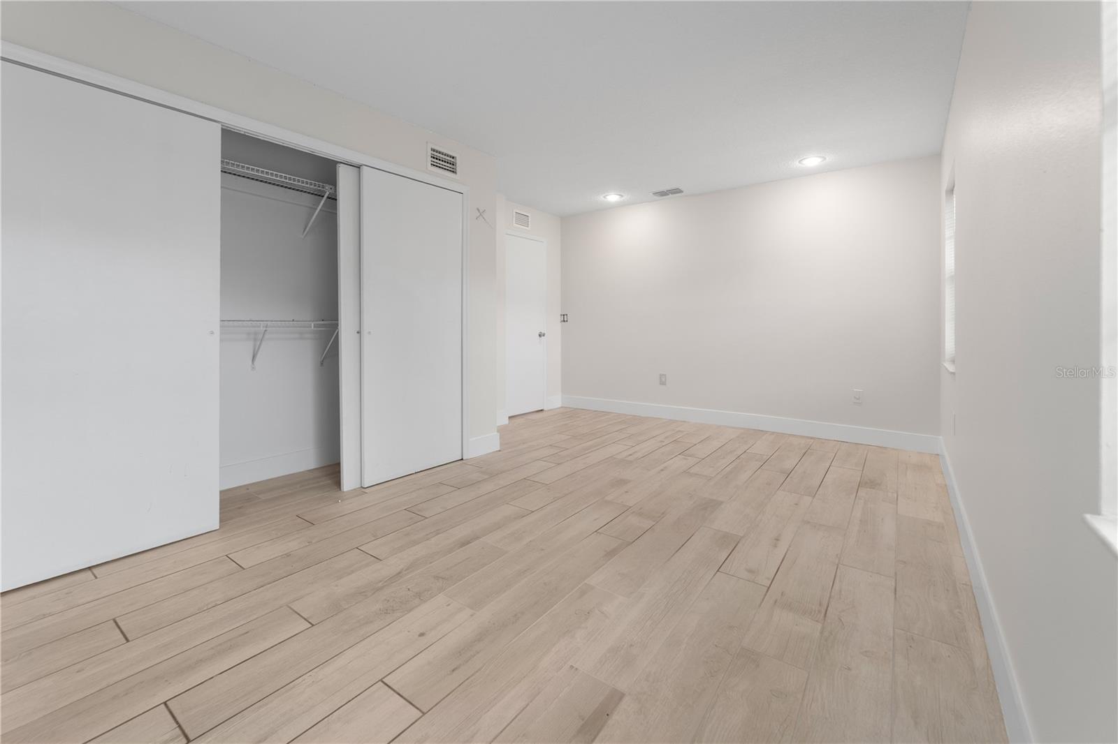 Image 11 of 15 For 6261 Silver Glen Court
