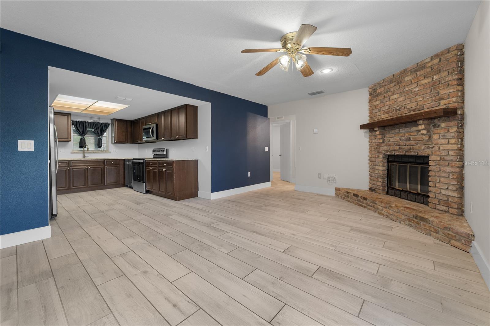 Image 4 of 15 For 6261 Silver Glen Court