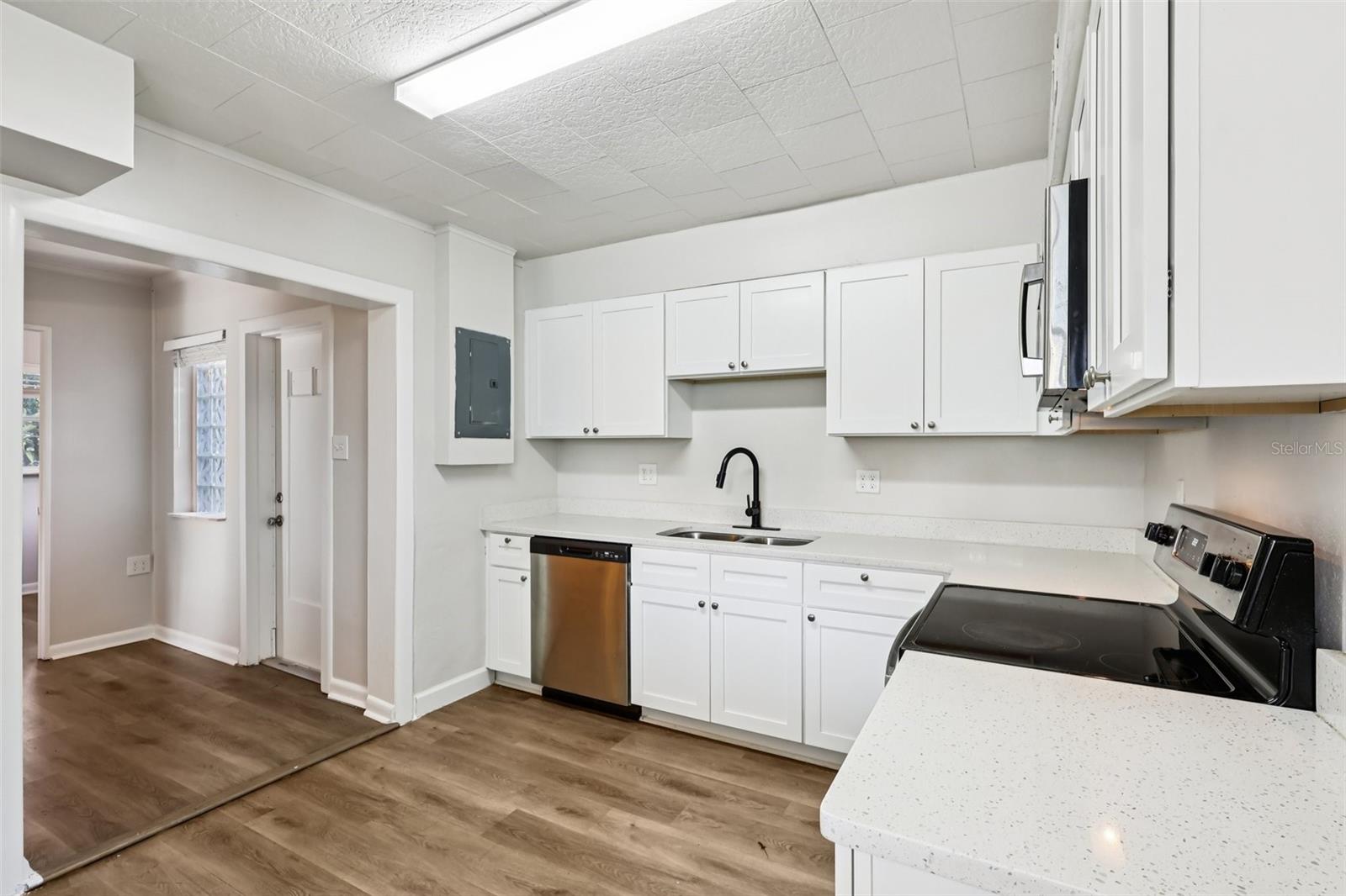 Image 10 of 31 For 2620 Hawthorne Street