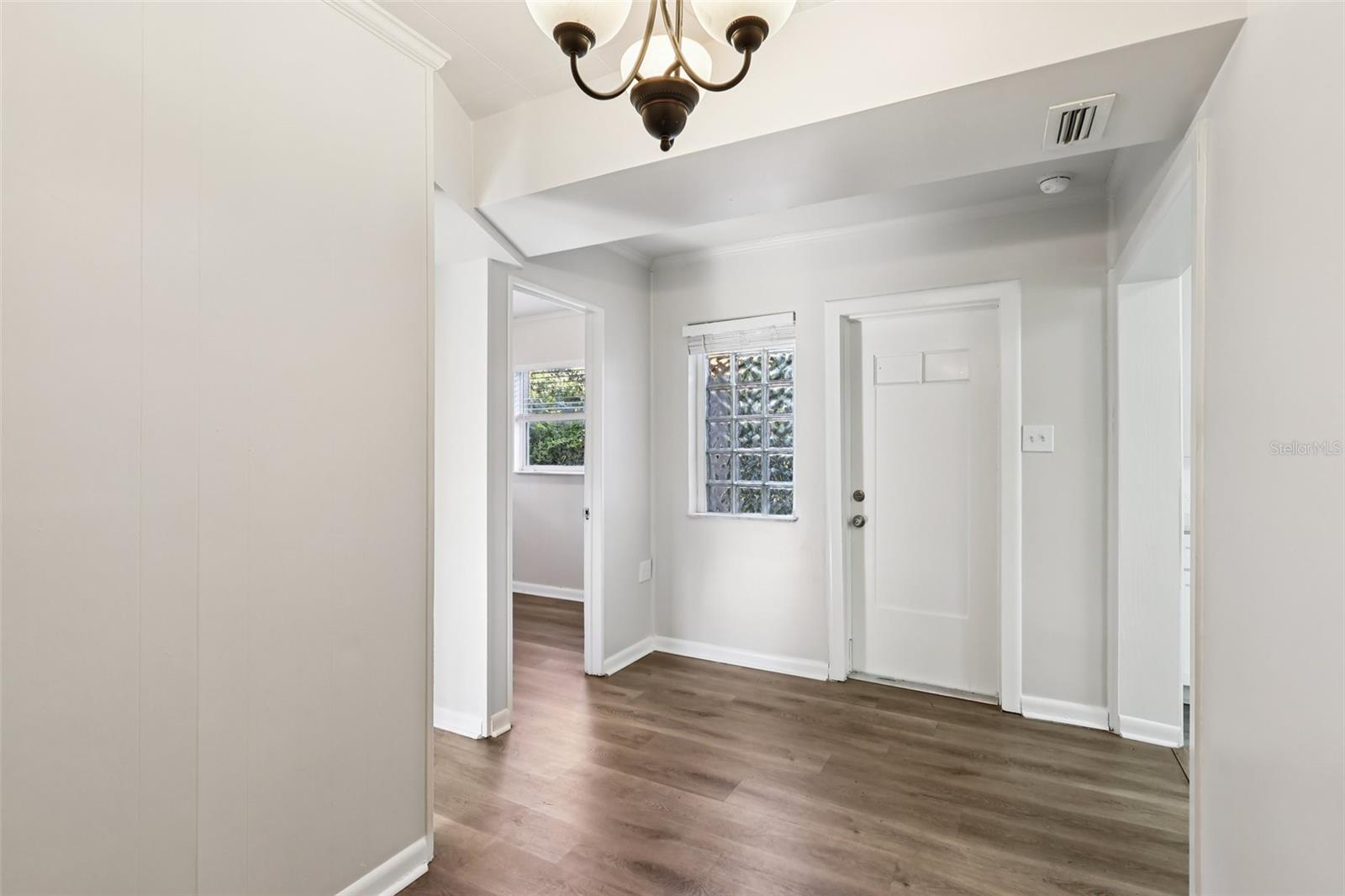 Image 12 of 31 For 2620 Hawthorne Street