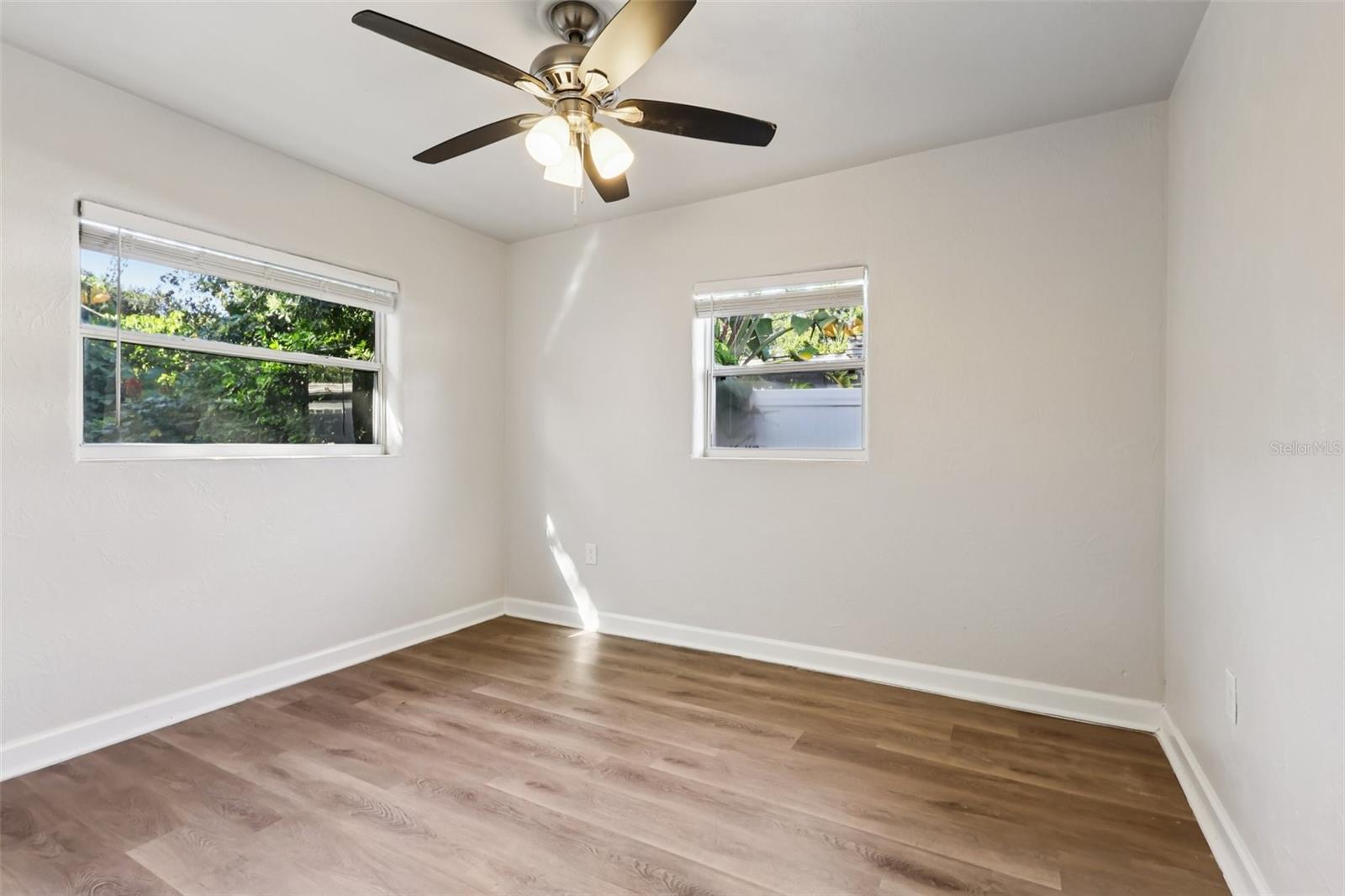Image 15 of 31 For 2620 Hawthorne Street