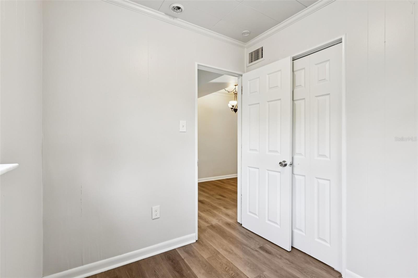 Image 19 of 31 For 2620 Hawthorne Street