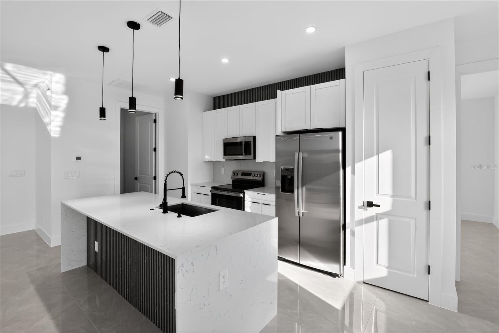 Image 4 of 16 For 523 26th Place