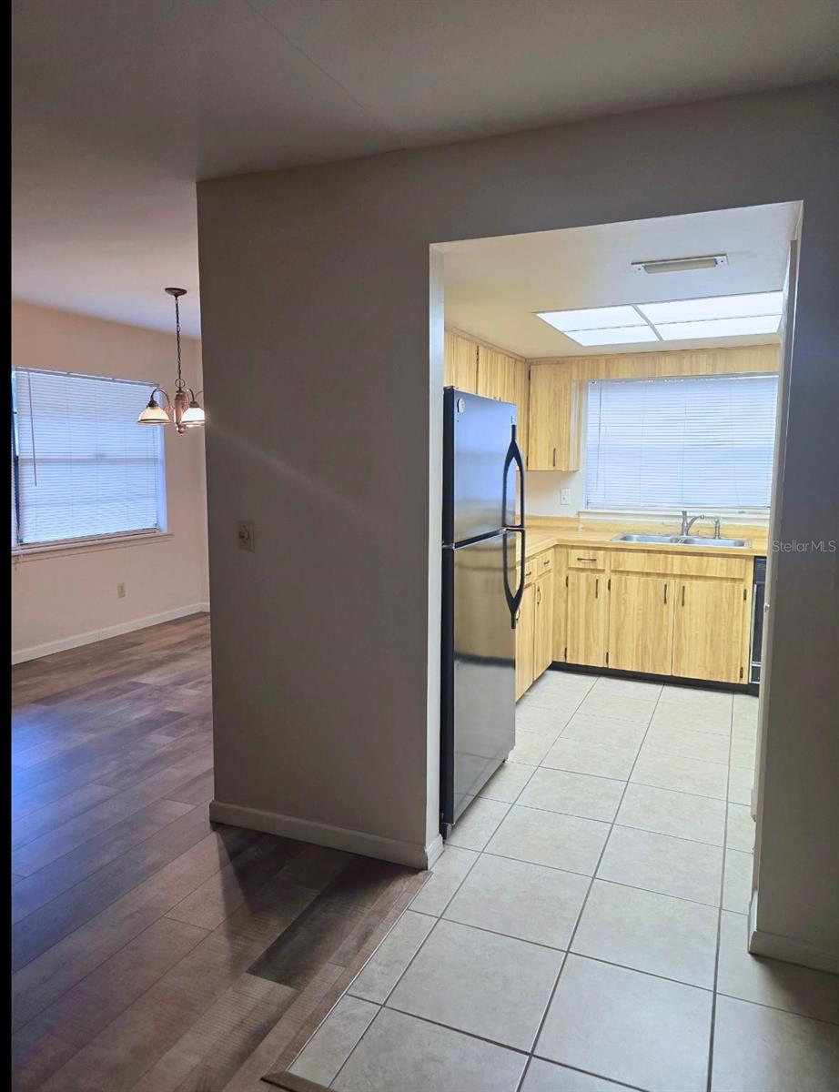 Image 4 of 9 For 408 Netherwood Crescent  408