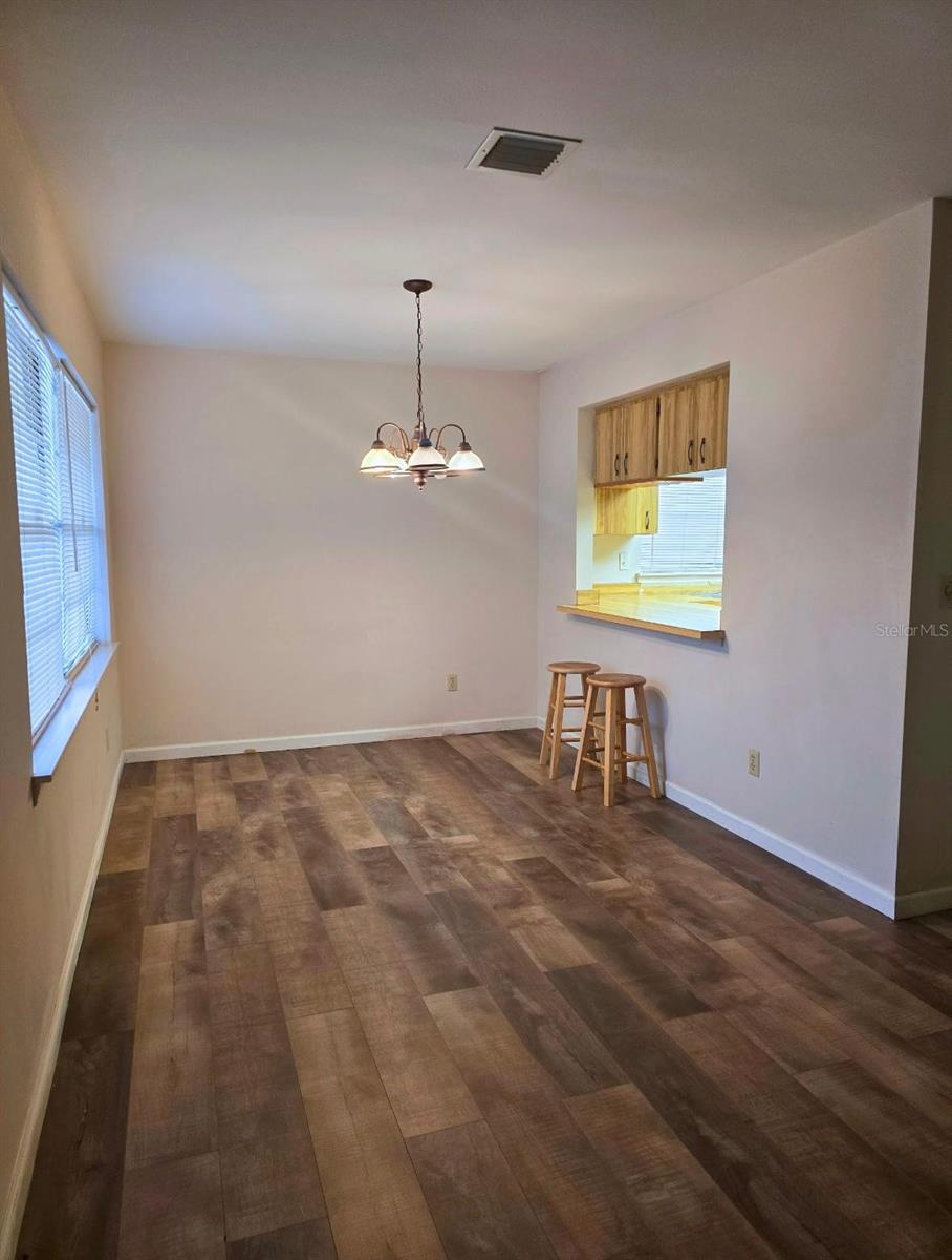 Image 7 of 9 For 408 Netherwood Crescent  408