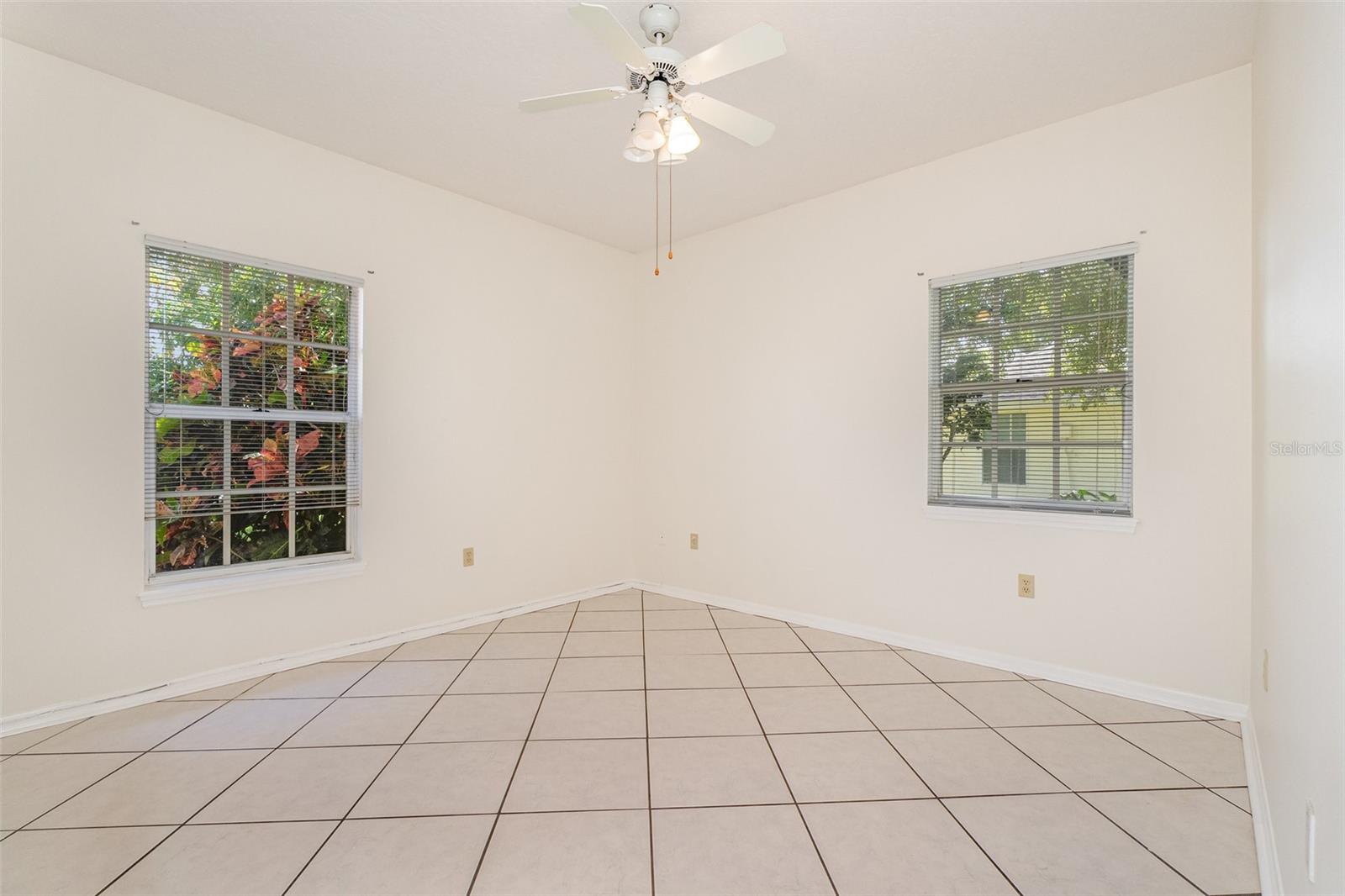 Image 21 of 38 For 4745 Murcott Avenue