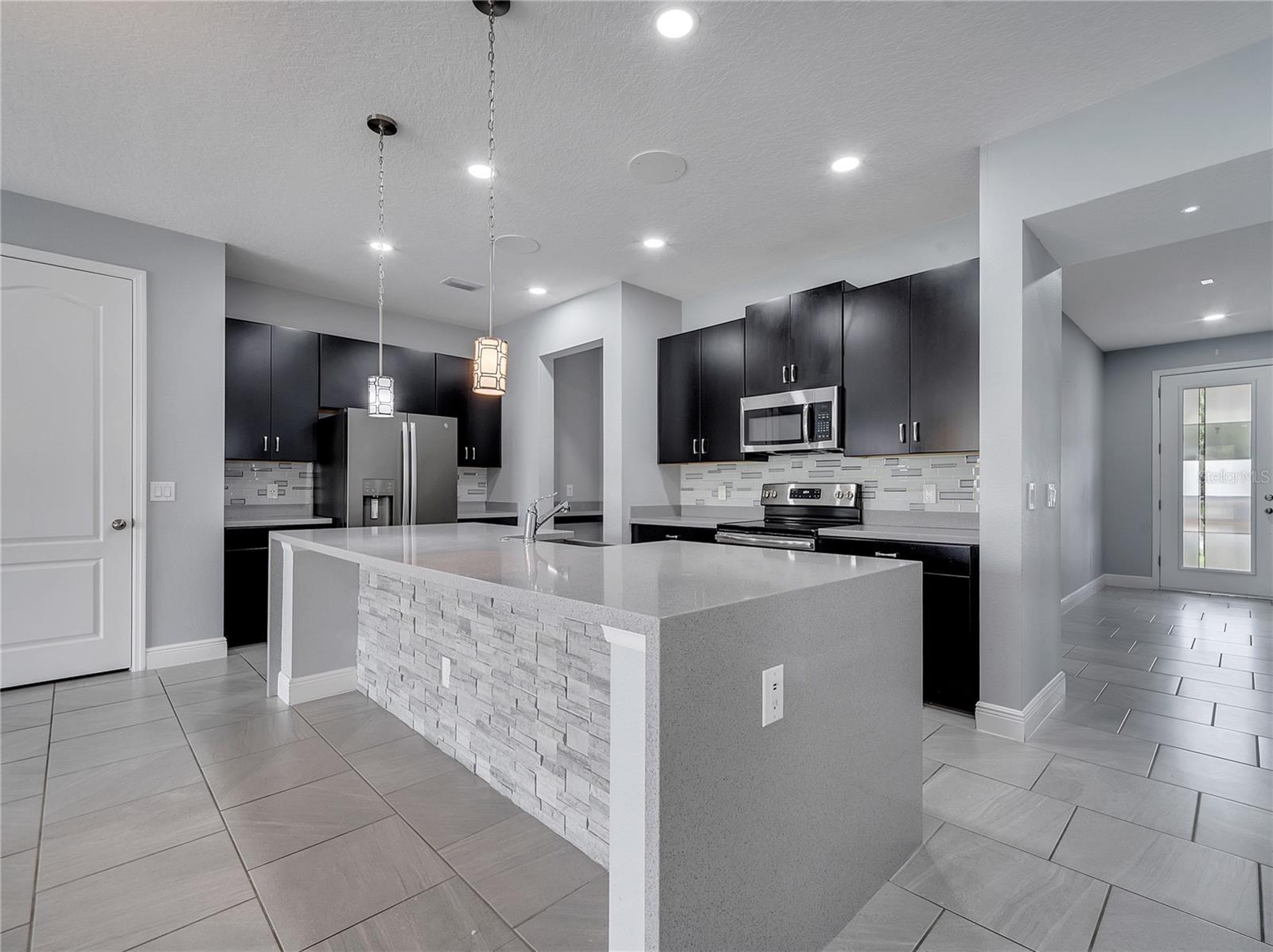 Image 14 of 43 For 4916 Blanche Court