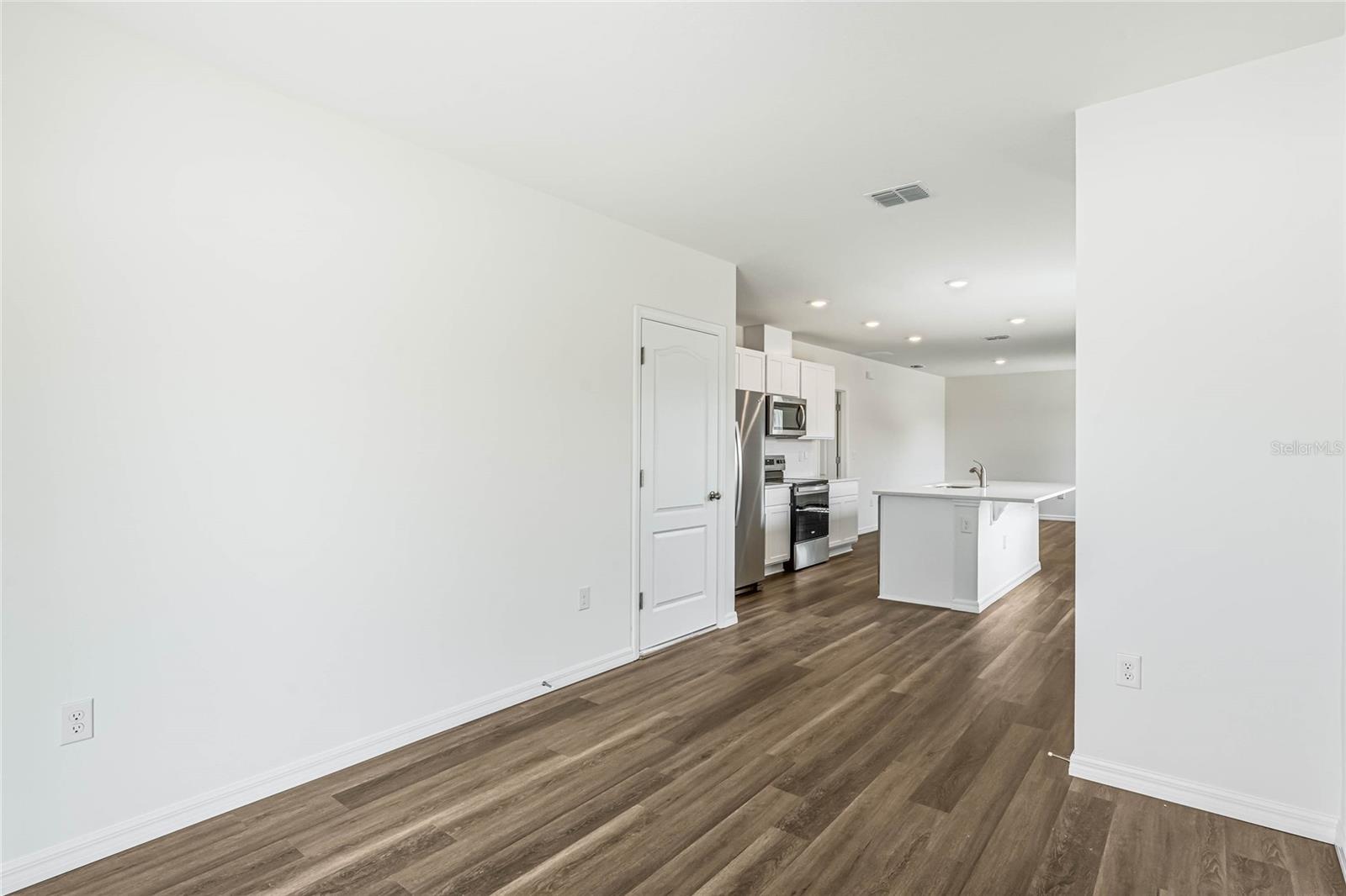 Image 7 of 19 For 5244 Flameleaf Street