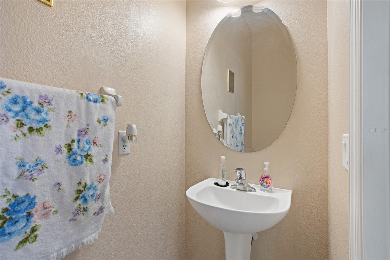 Image 16 of 34 For 16543 Cedar Crest Drive