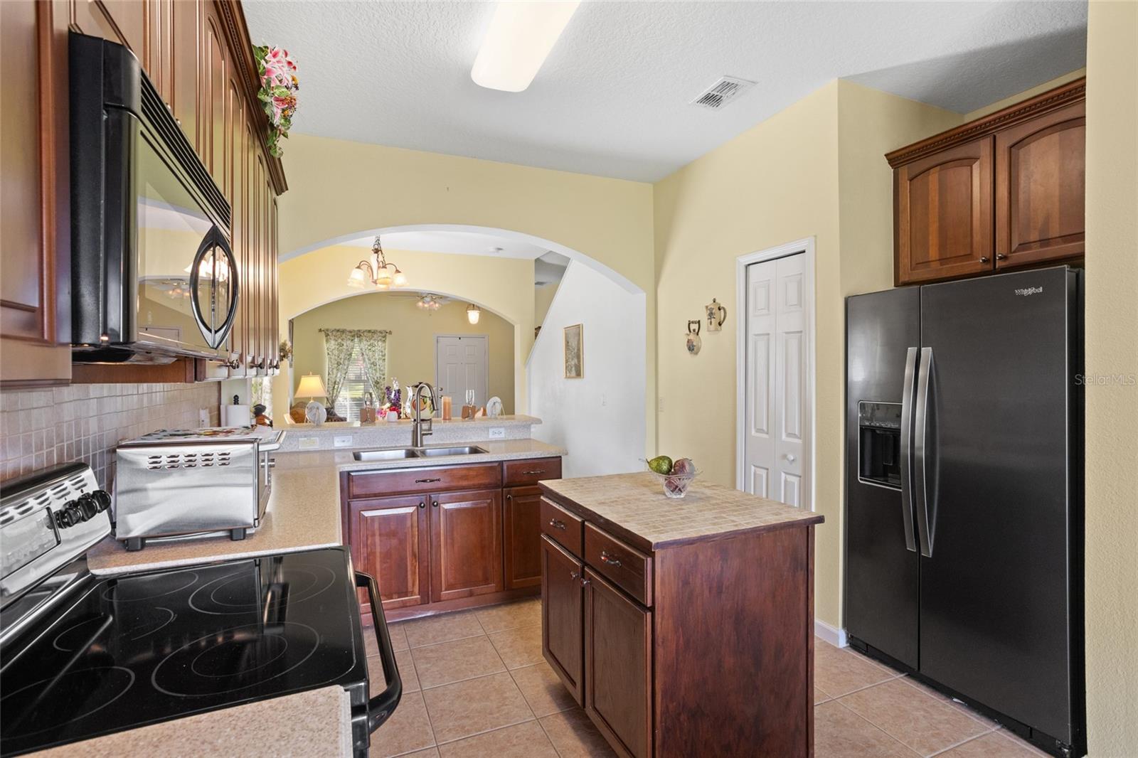 Image 9 of 34 For 16543 Cedar Crest Drive