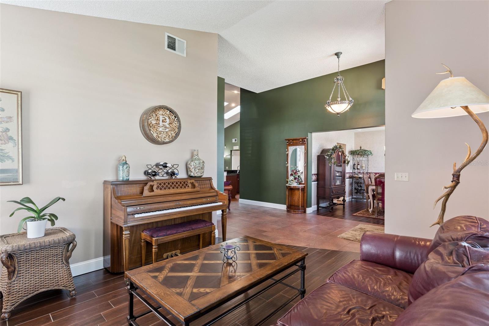 Image 5 of 35 For 1624 Thornhill Circle