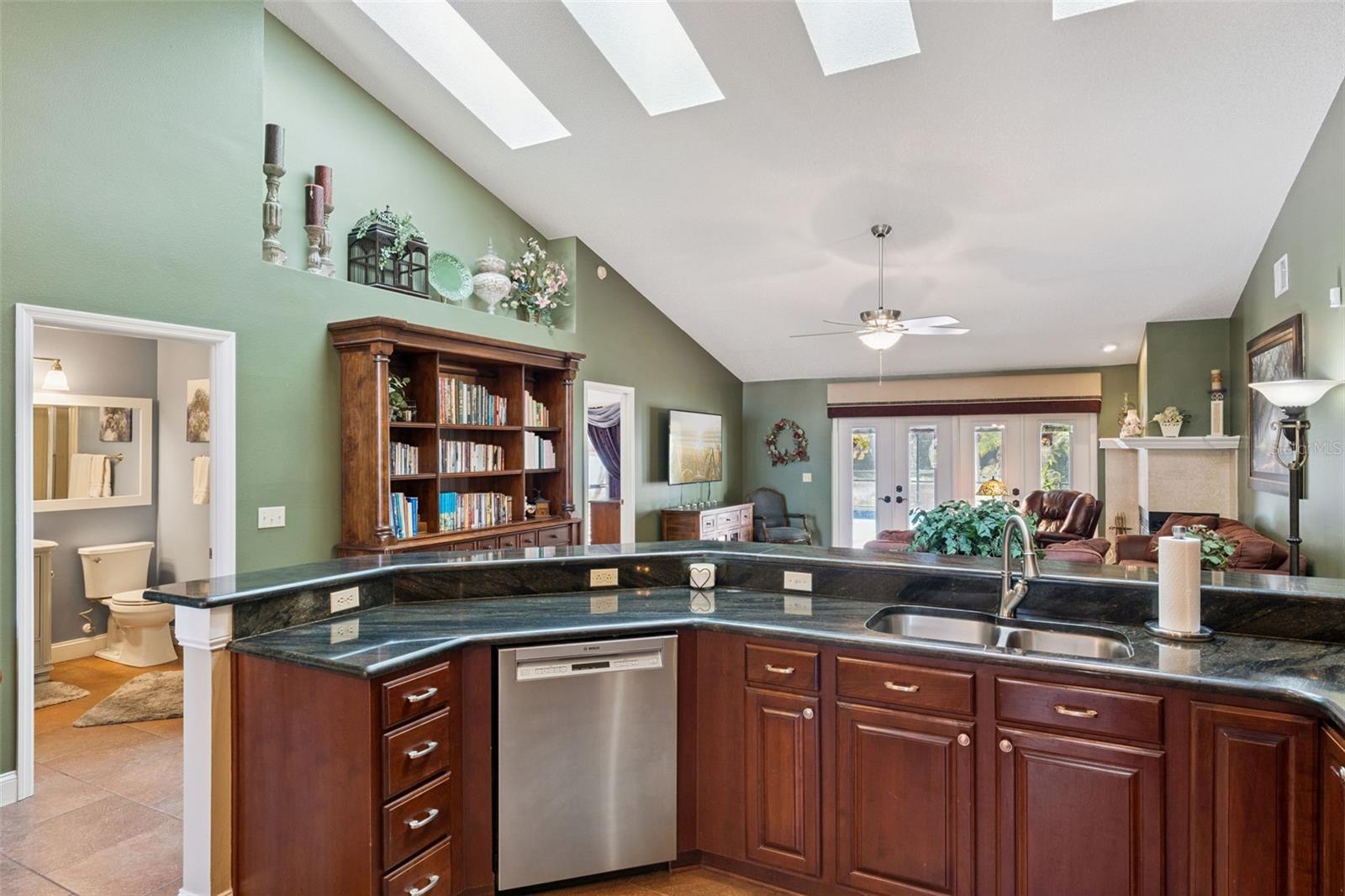 Image 9 of 35 For 1624 Thornhill Circle