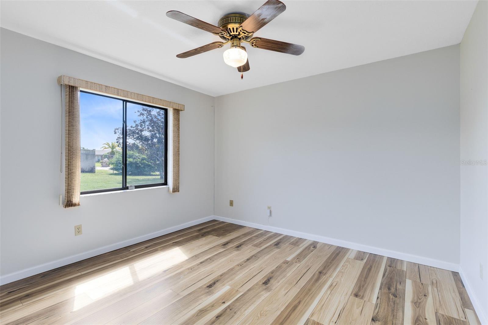 Image 19 of 29 For 1931 Aster Drive