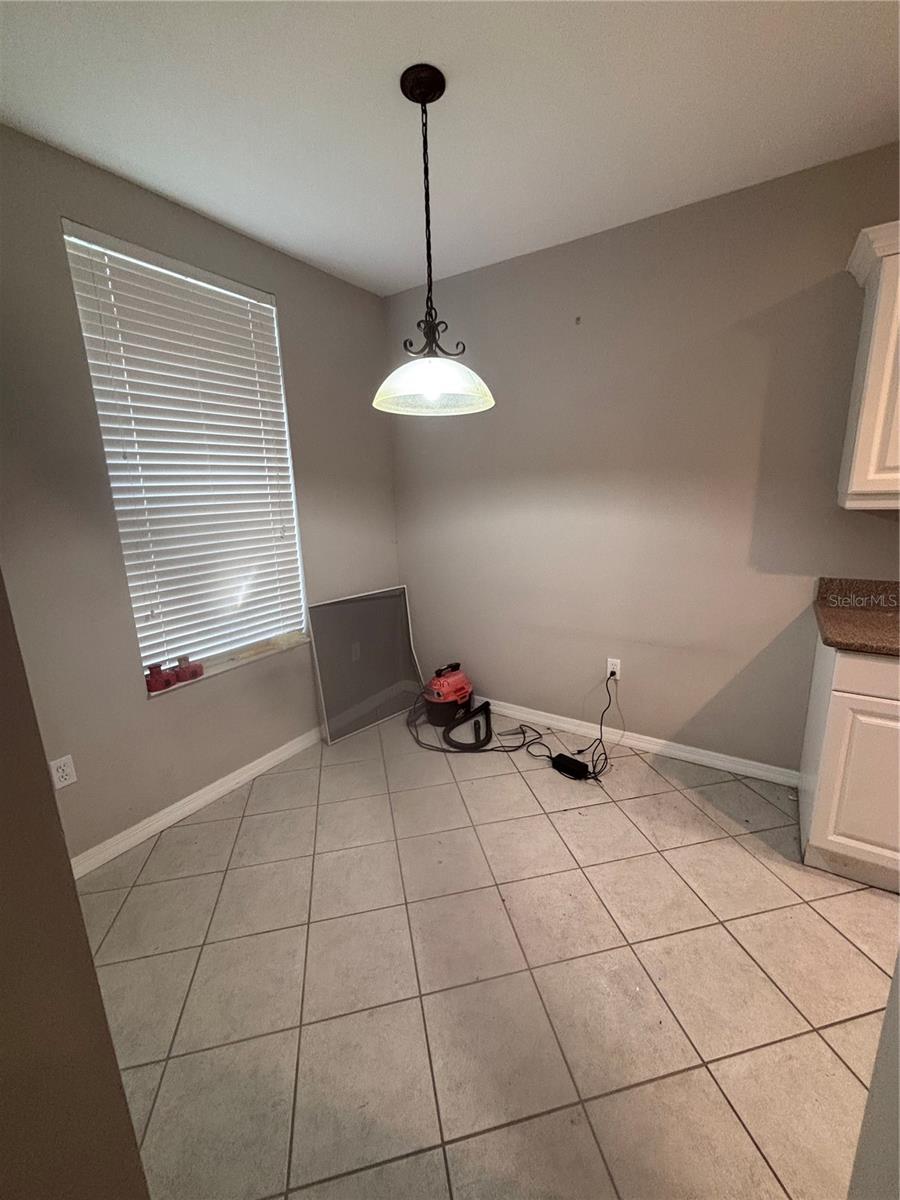 Image 3 of 10 For 5638 Simonton