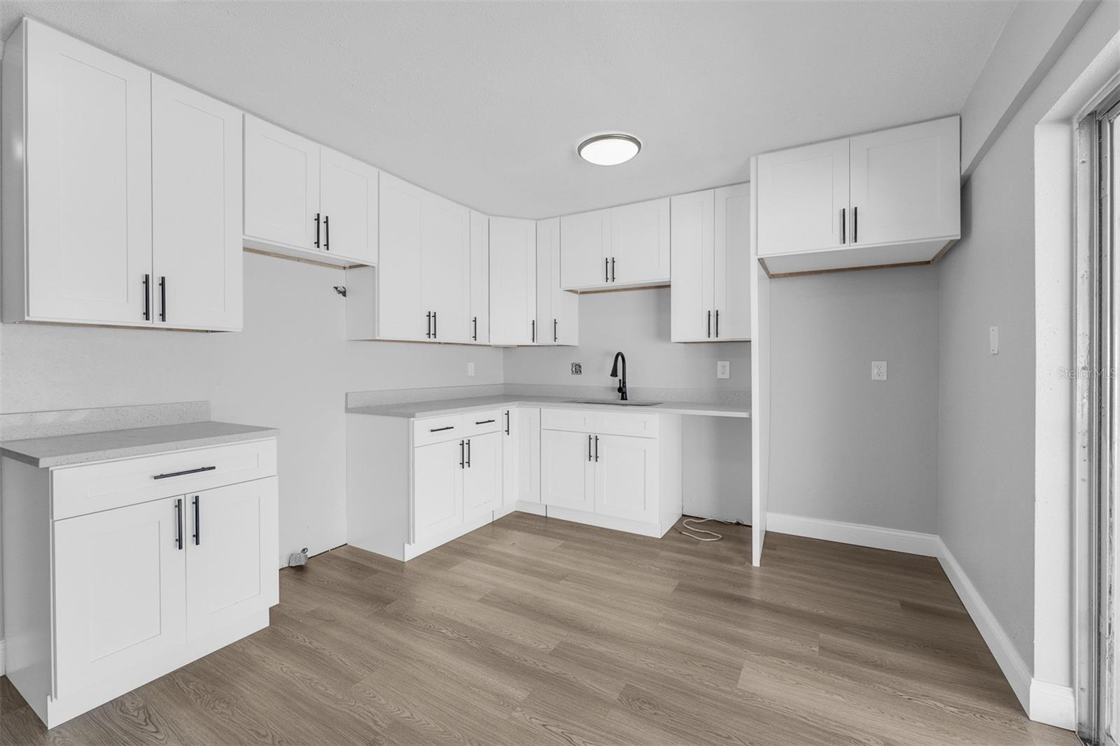 Image 10 of 29 For 1601 Grove Street 552