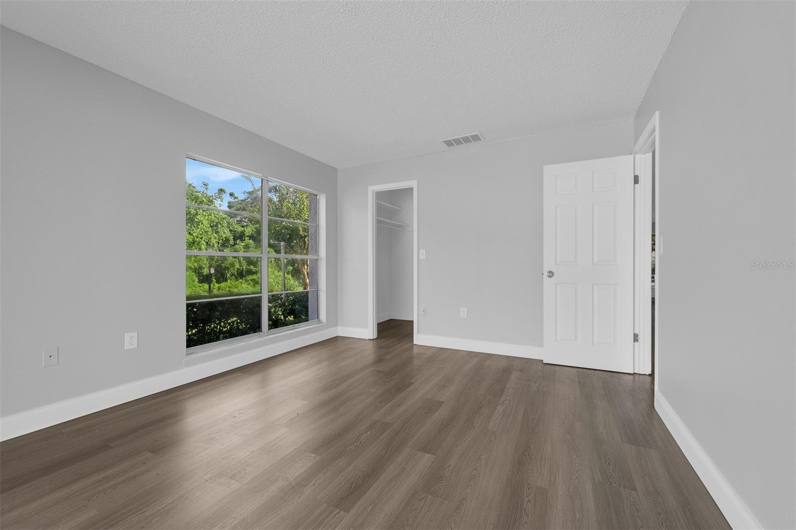 Image 17 of 29 For 1601 Grove Street 552