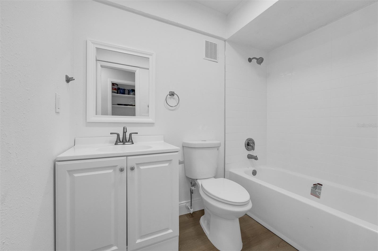 Image 19 of 29 For 1601 Grove Street 552