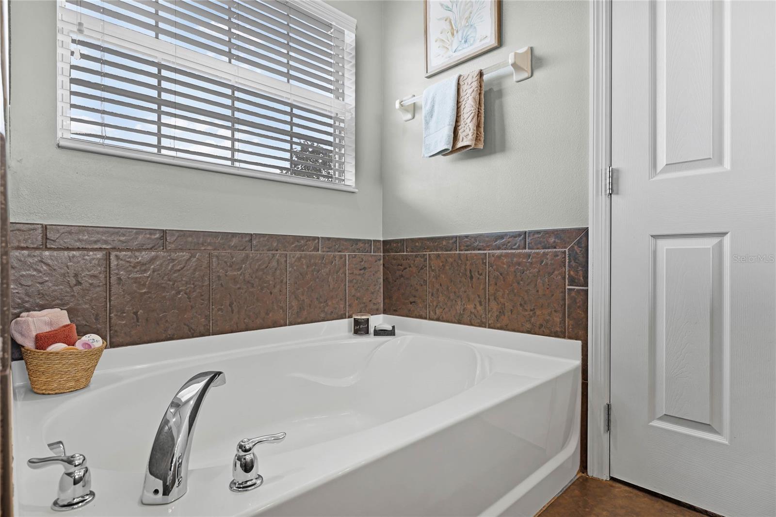 Image 24 of 37 For 9228 Cardinal Meadow Trail