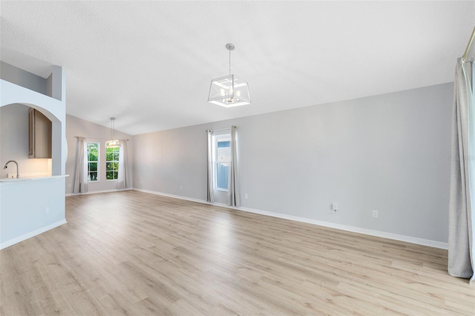 Image 15 of 38 For 975 Cherry Valley Way