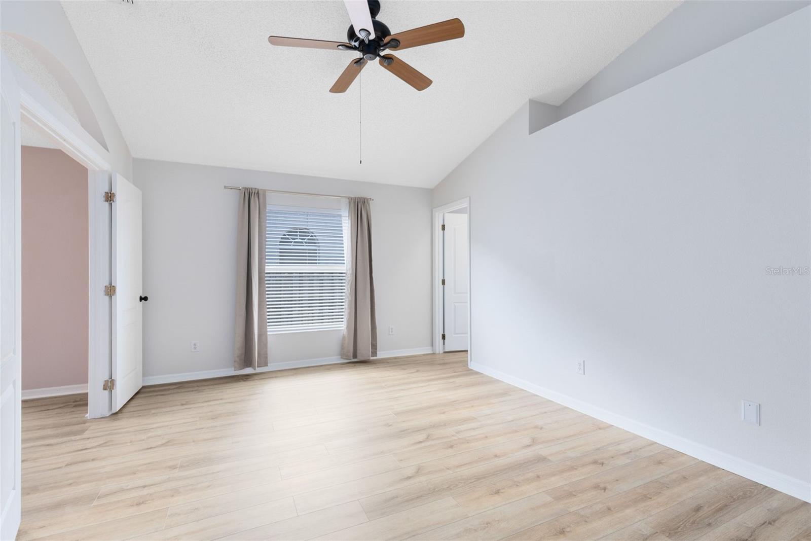 Image 16 of 38 For 975 Cherry Valley Way