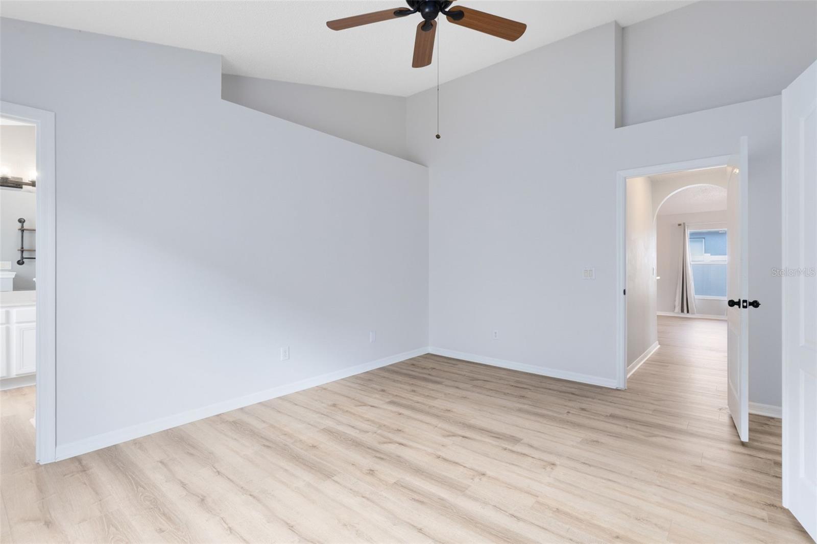 Image 17 of 38 For 975 Cherry Valley Way