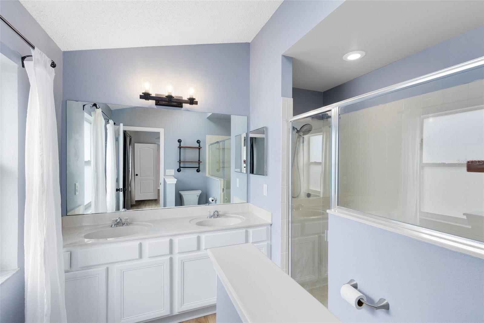 Image 18 of 38 For 975 Cherry Valley Way