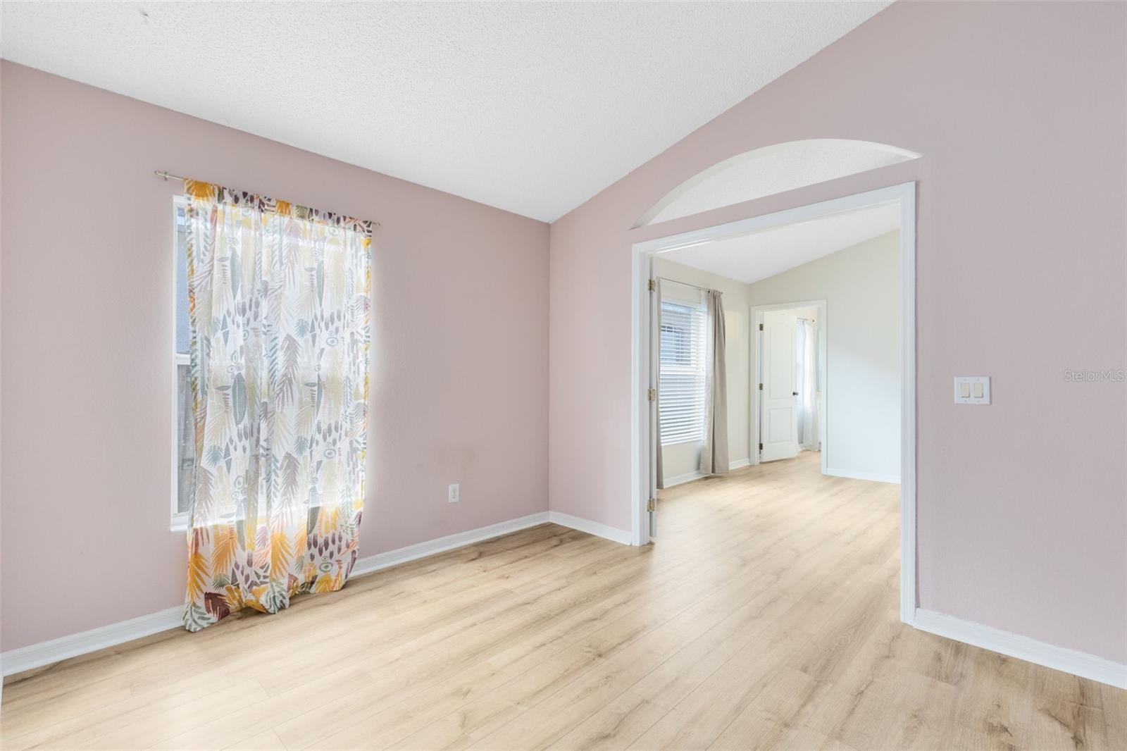 Image 19 of 38 For 975 Cherry Valley Way