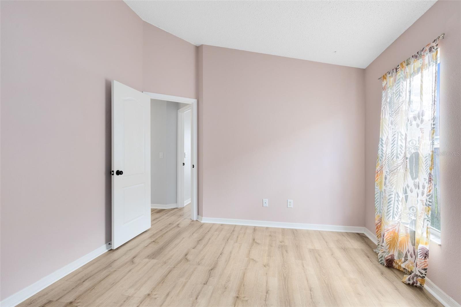 Image 20 of 38 For 975 Cherry Valley Way