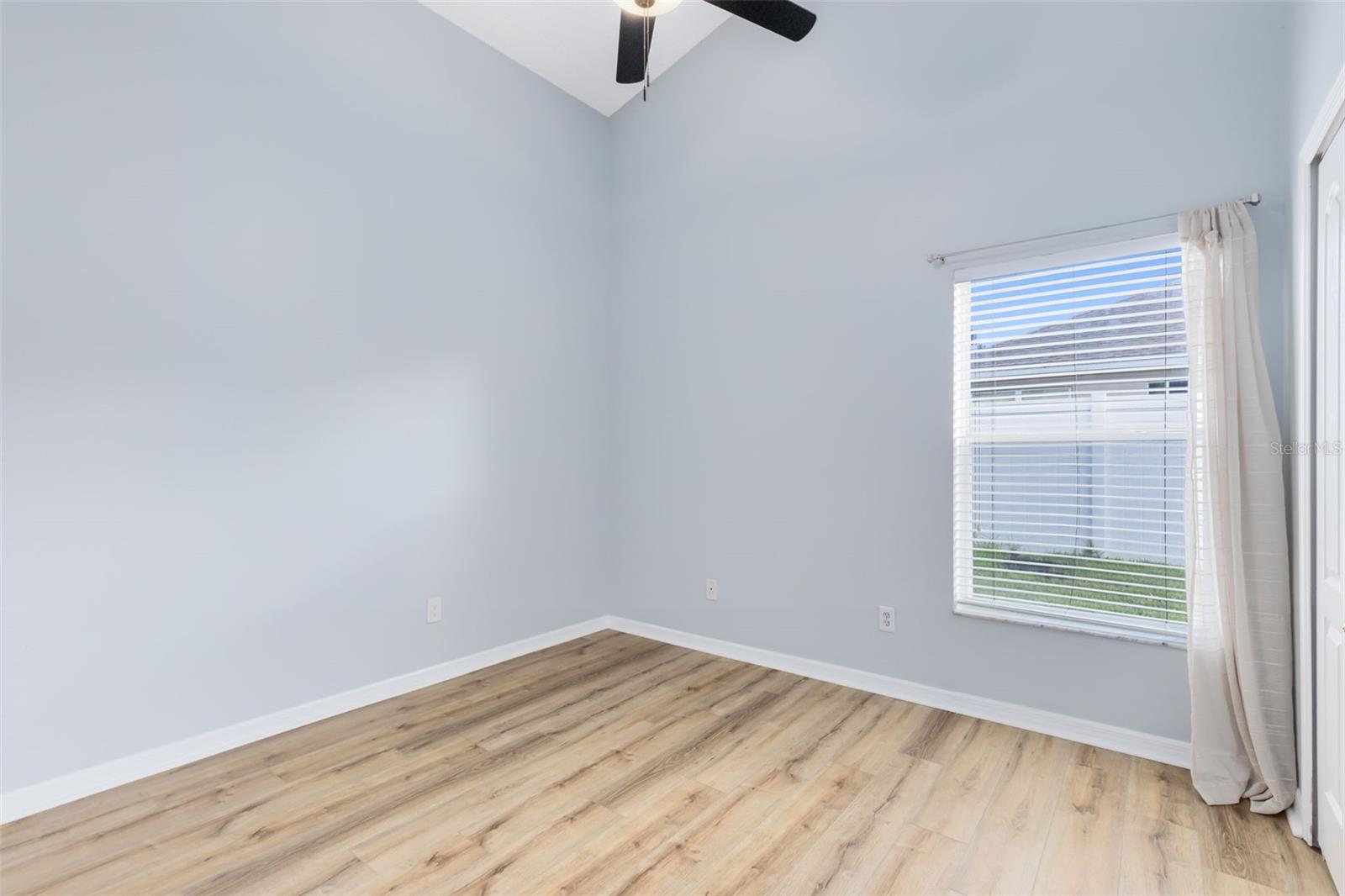 Image 21 of 38 For 975 Cherry Valley Way