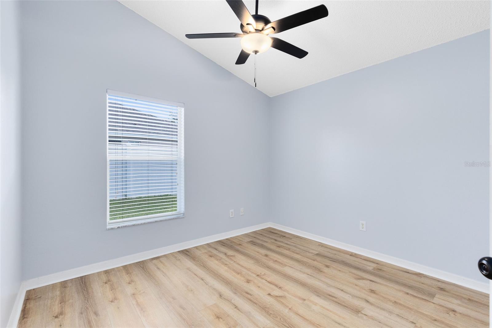 Image 23 of 38 For 975 Cherry Valley Way