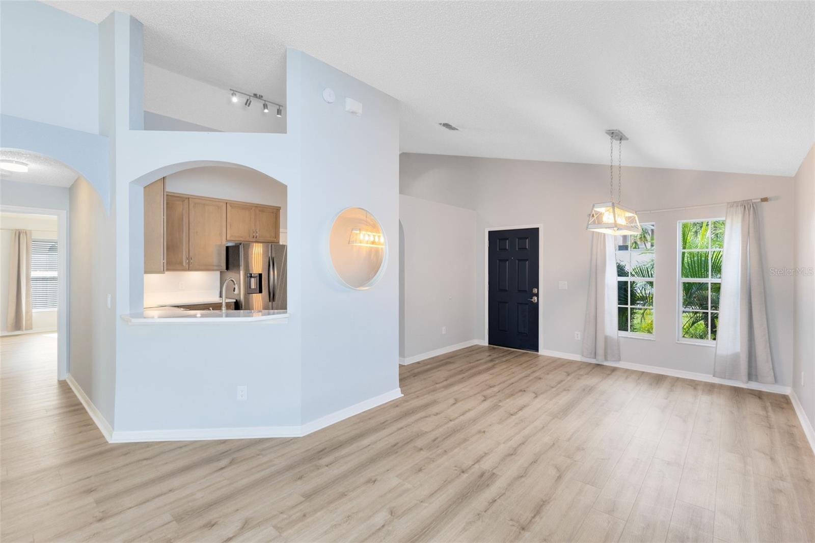 Image 6 of 38 For 975 Cherry Valley Way