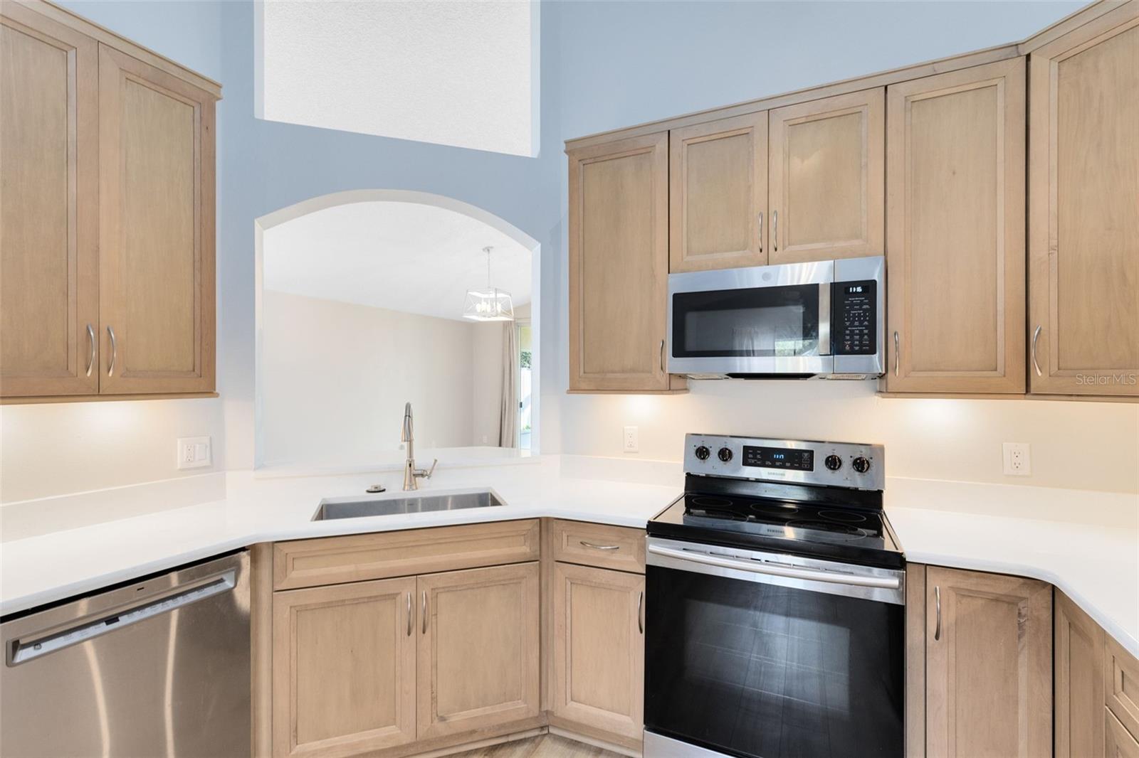 Image 9 of 38 For 975 Cherry Valley Way