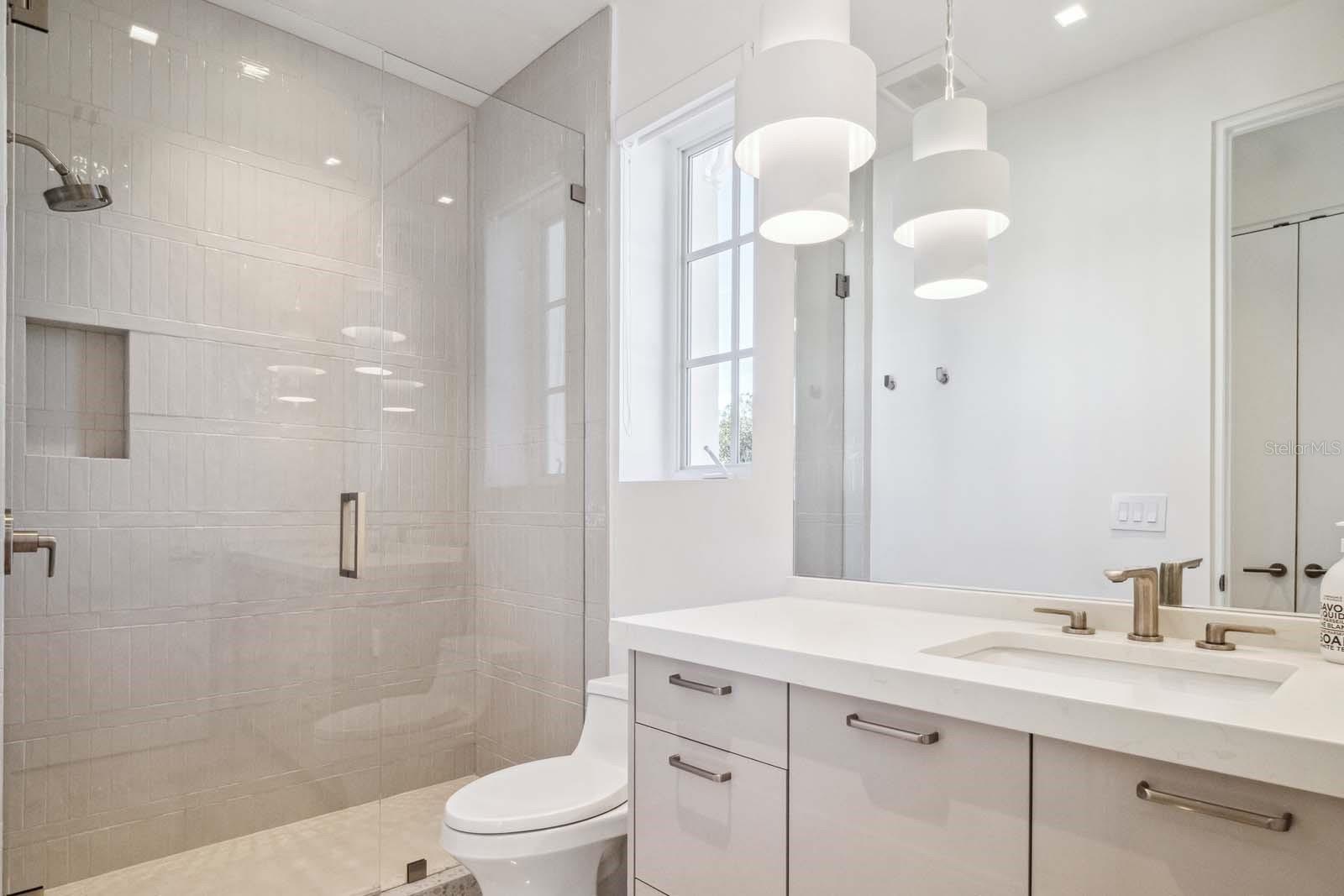 Image 33 of 49 For 10339 Kensington Shore Drive J-202