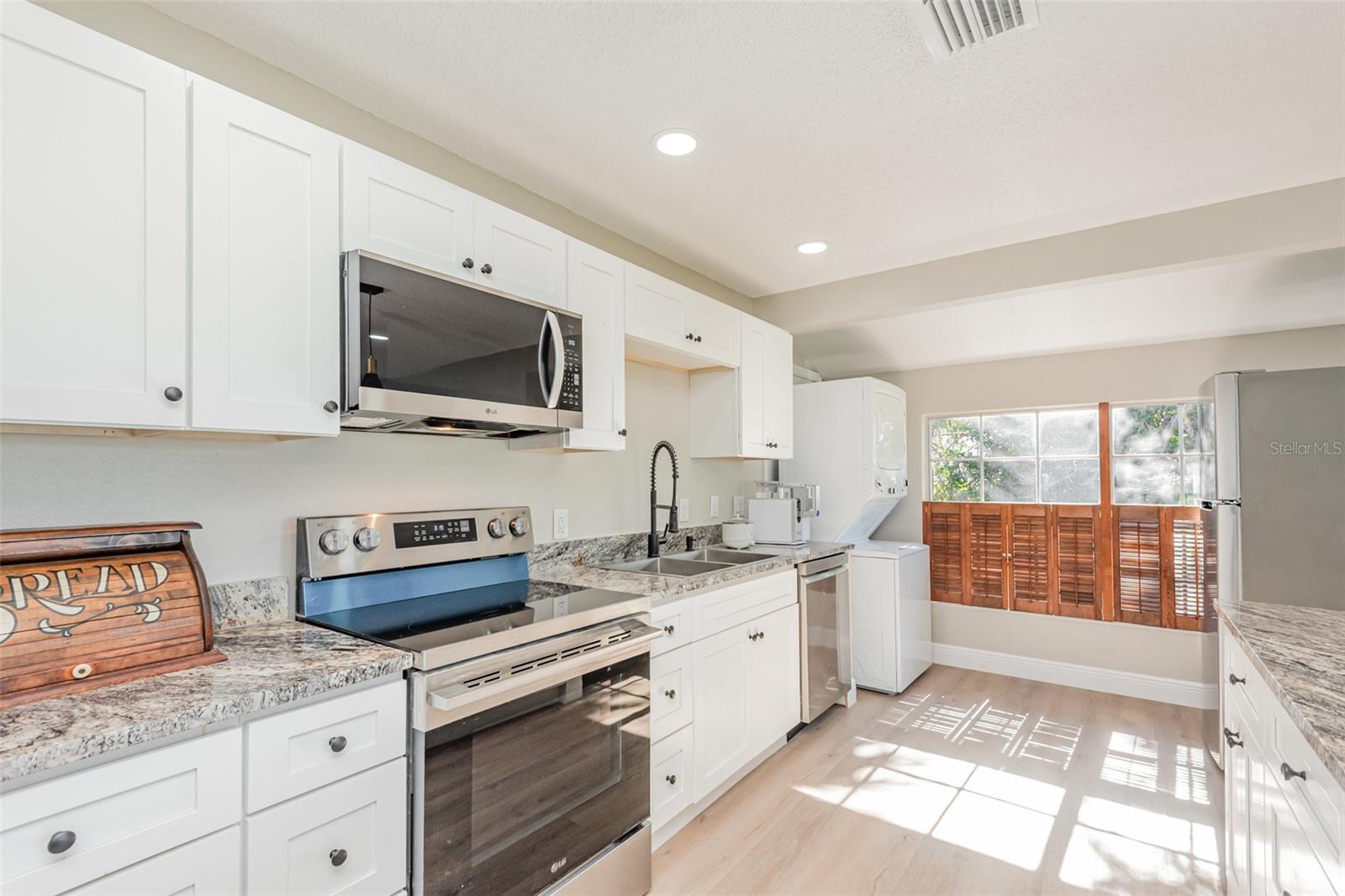 Image 11 of 36 For 32 St Andrews Drive