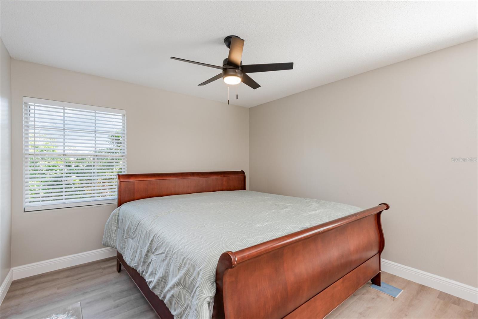 Image 15 of 36 For 32 St Andrews Drive