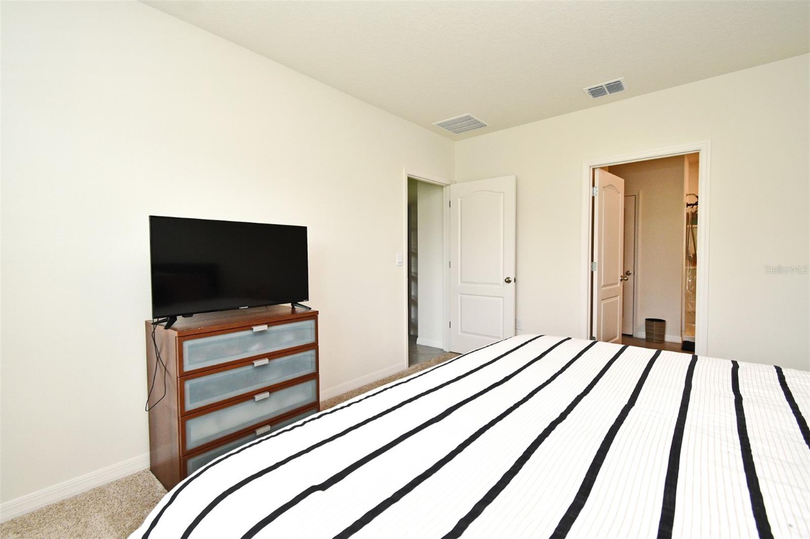 Image 16 of 49 For 440 Baroness Way