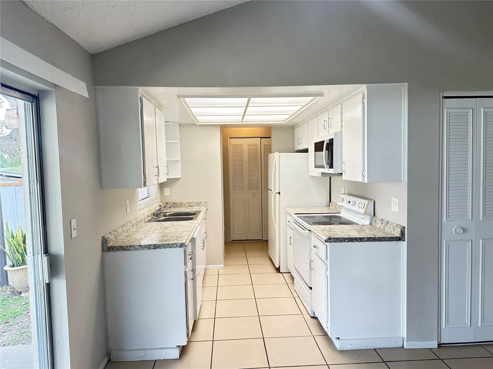 Image 18 of 21 For 2416 Alister Court