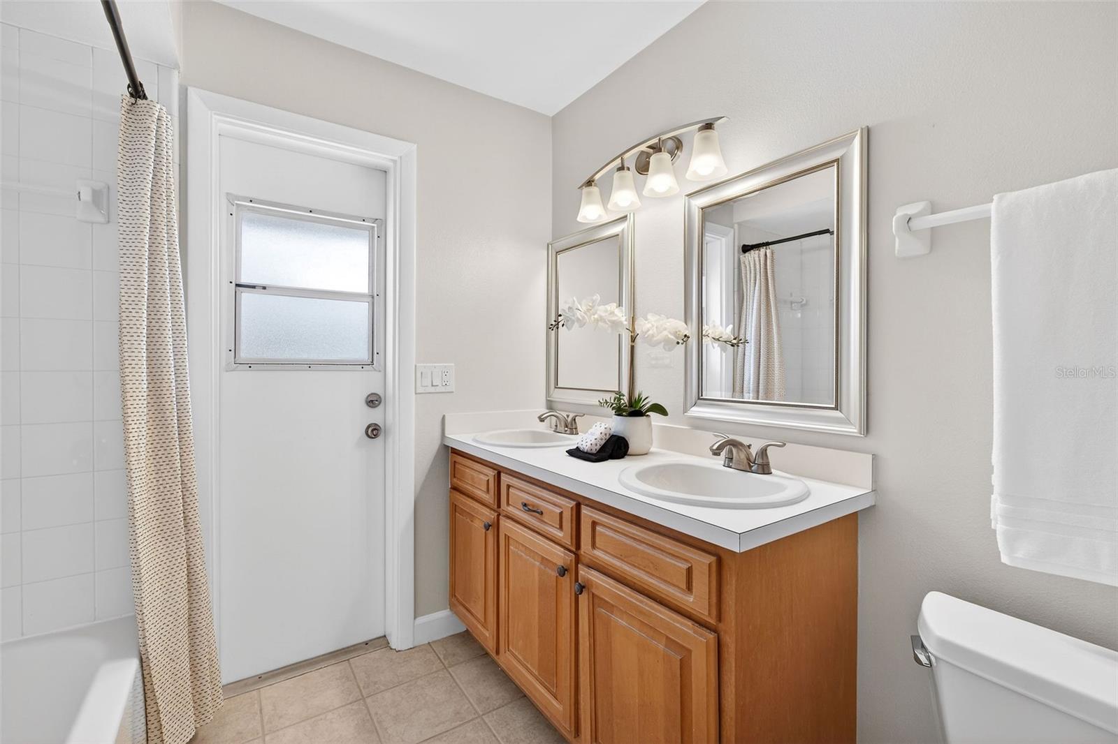 Image 15 of 33 For 1693 Canterbury Circle