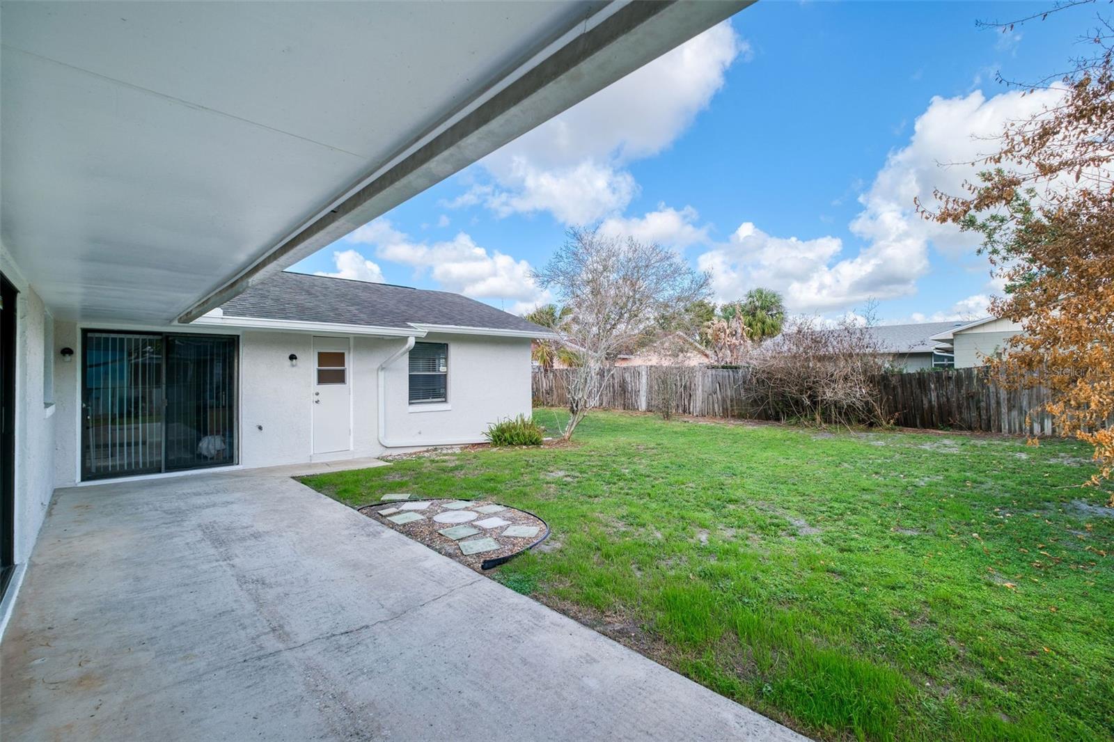 Image 21 of 33 For 1693 Canterbury Circle