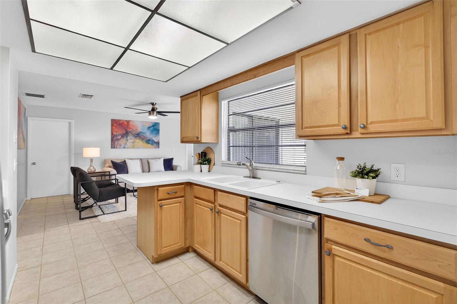 Image 4 of 33 For 1693 Canterbury Circle