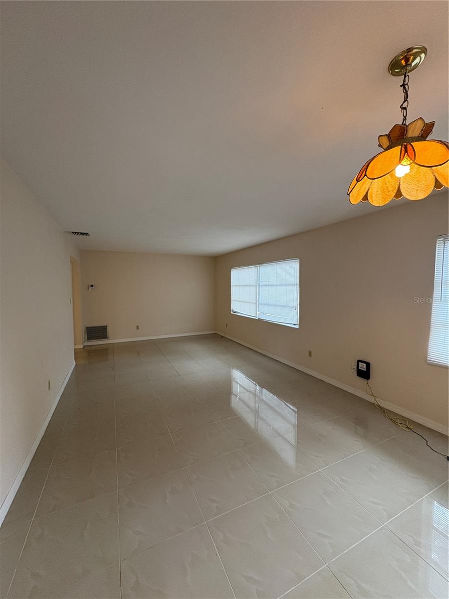 Image 10 of 33 For 612 Martin Avenue