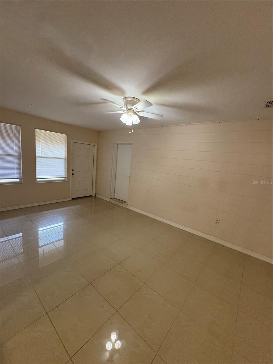 Image 11 of 33 For 612 Martin Avenue