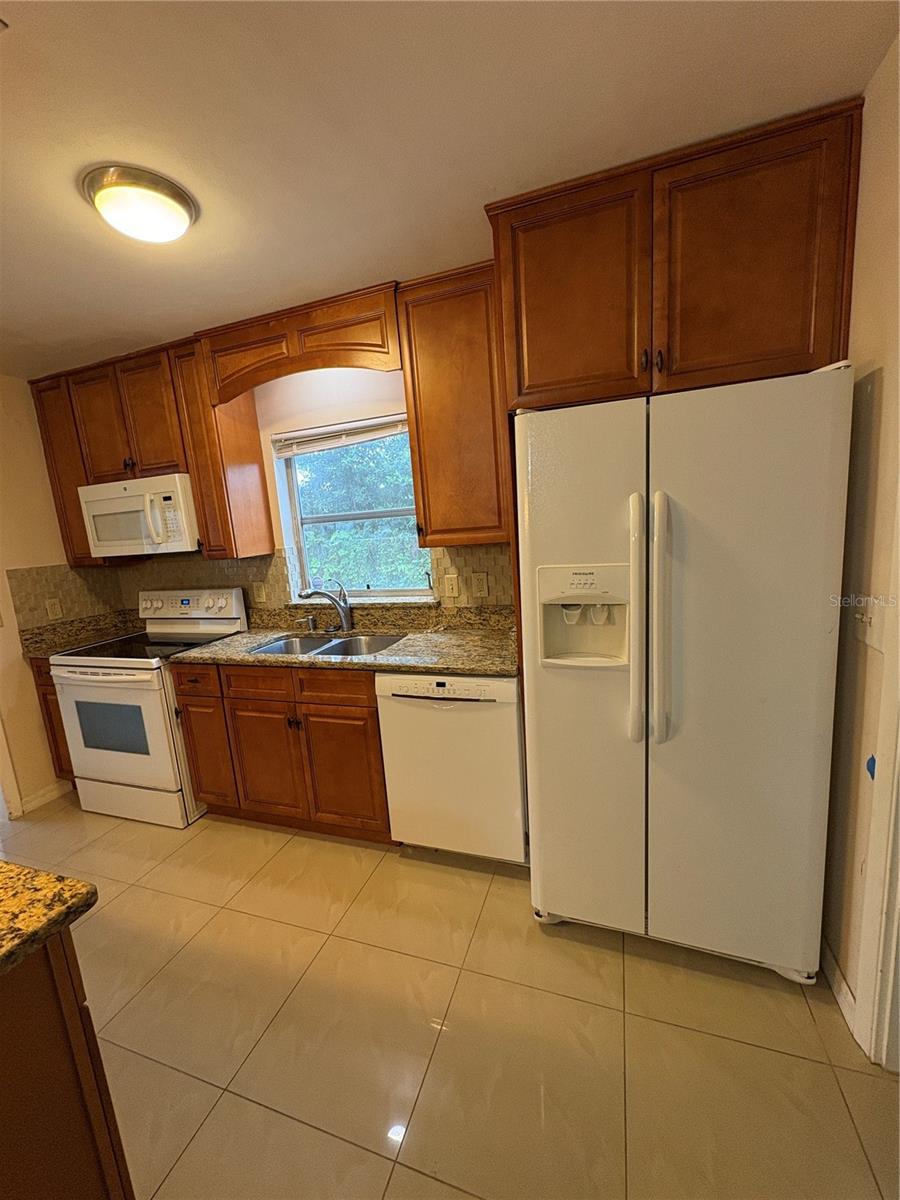 Image 4 of 33 For 612 Martin Avenue