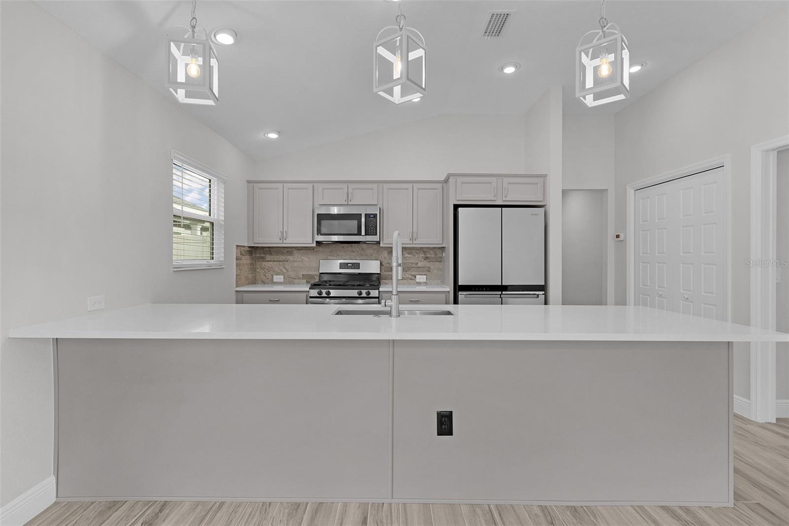 Image 6 of 39 For 6230 Dingman Way