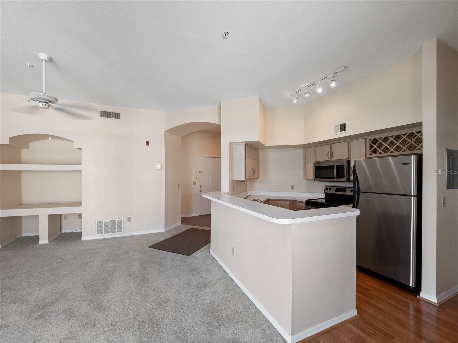 Image 10 of 22 For 7330 Westpointe Boulevard 432